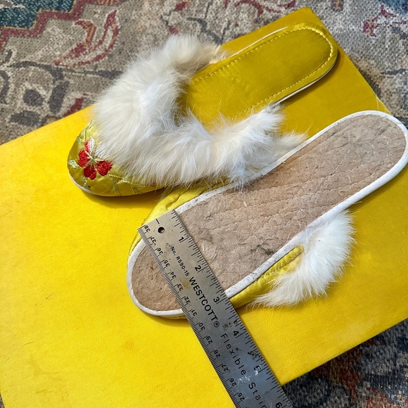 True vintage Asian pajama set circa 1950s top, bottoms, robe, slippers, case - Picture 8 of 10